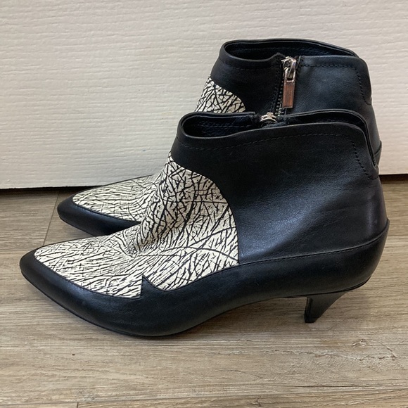 Women’s Legy Black/Cream Leather Heeled Boots Size 38 - Like New! - Picture 2 of 5